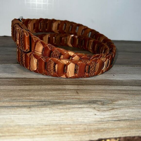 Embossed Leather Woven Belt Women Medium/Large Brown Silver Buckle Classic Retro - Picture 2 of 7
